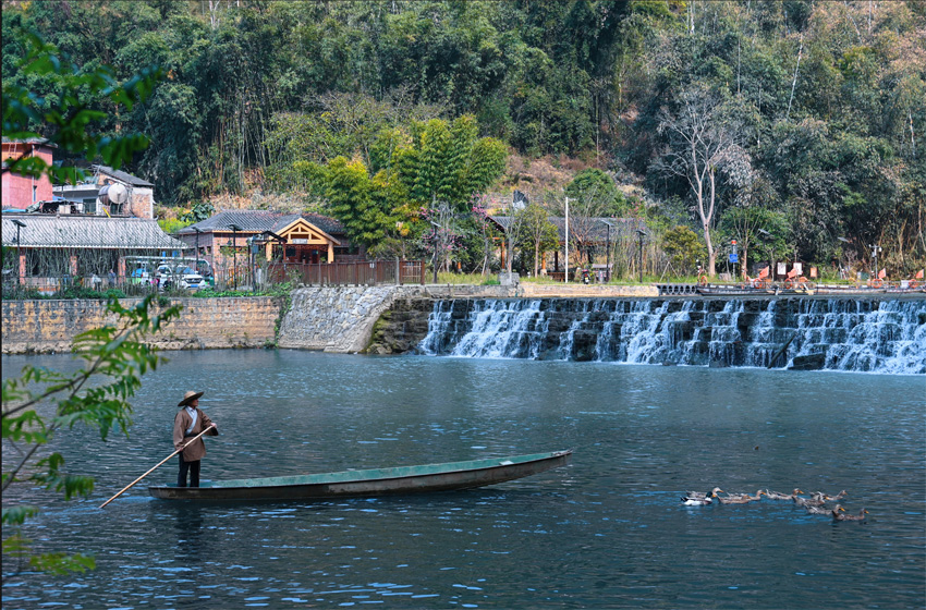 世外桃源春光好。網(wǎng)友“坐井說天闊”攝